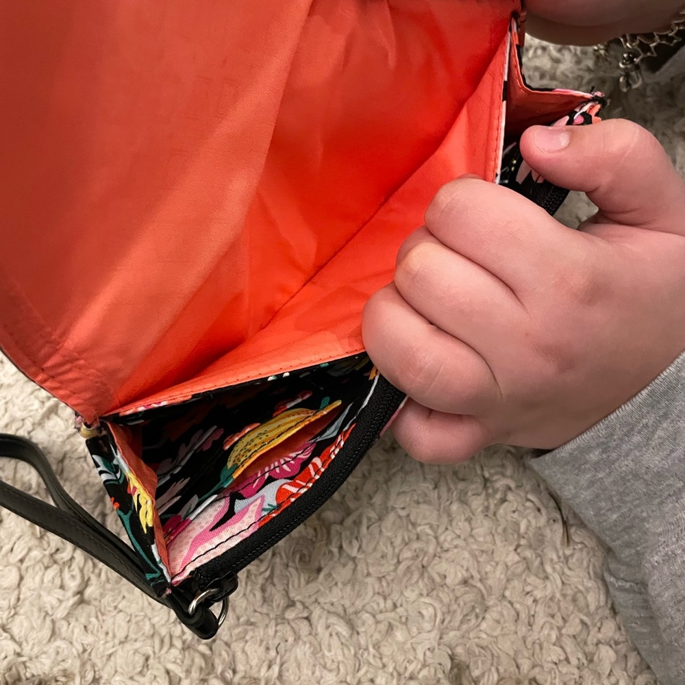 NWOT Vera Bradley Wristlet - Picture 3 of 5